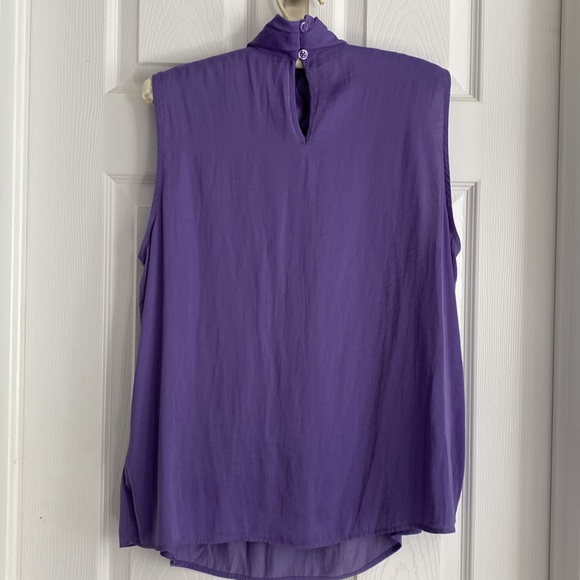 Brand new w/o tags. Laura Petites purple silky sleeveless blouse - Picture 2 of 5